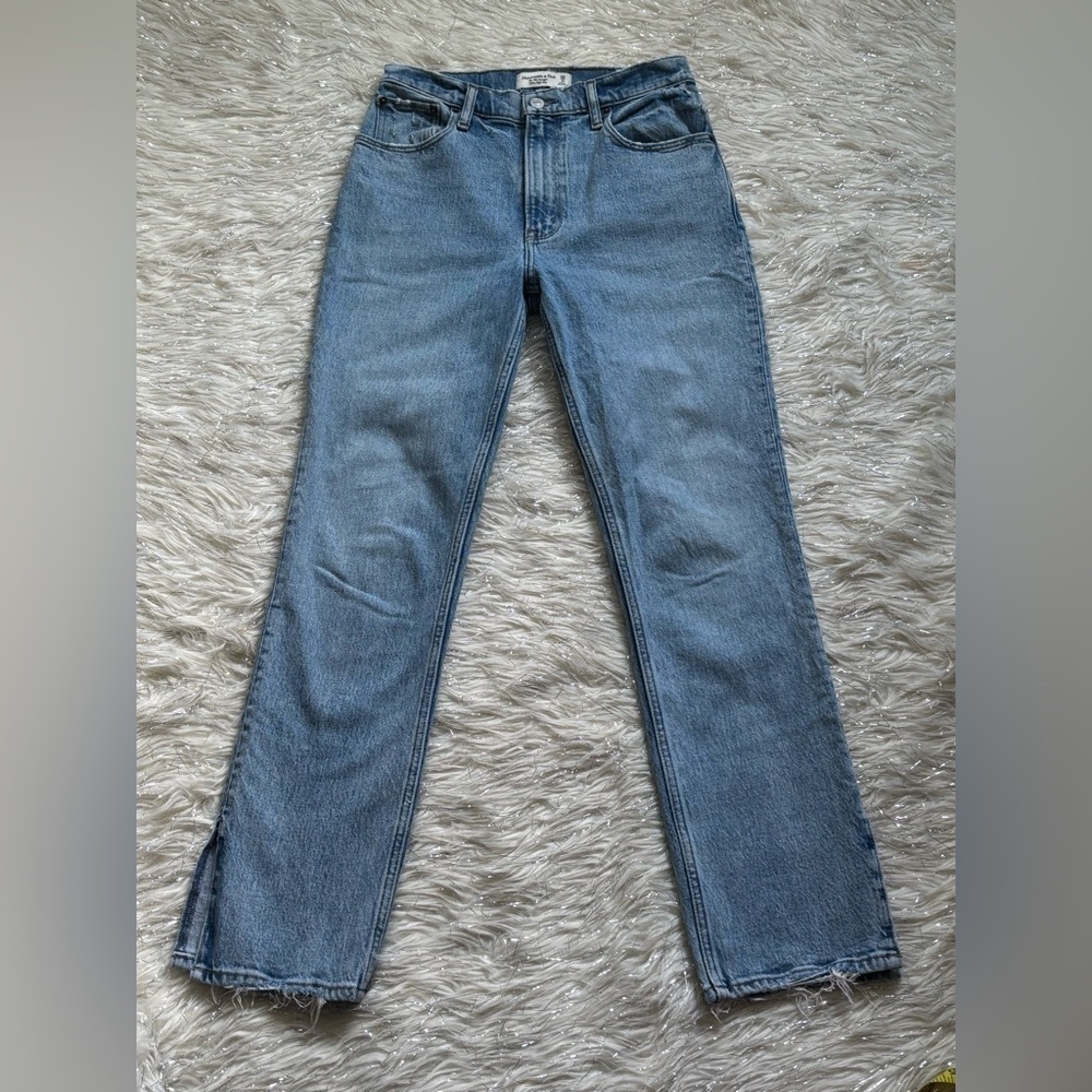 Abercrombie & Fitch 90’s straight Ultra High Rise Women’s Jeans Size 26/2s